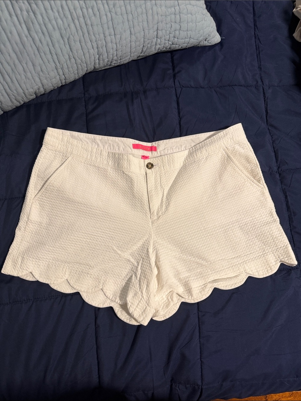 Lilly Pulitzer White Scalloped Hem Shorts size 16